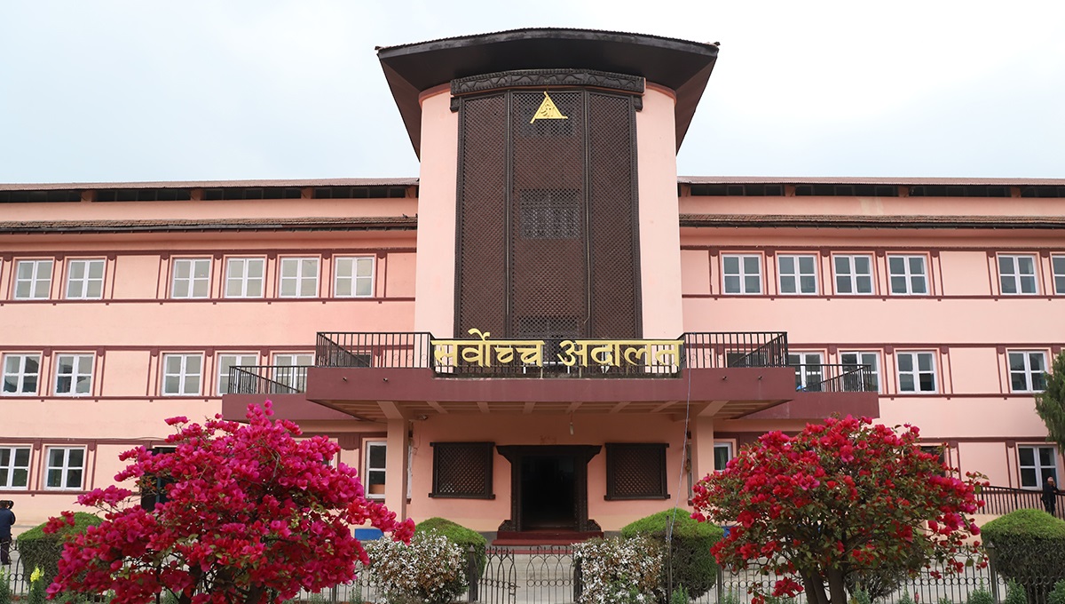 महिलाले दायर गरेको रिट माथि, दुई भाई पुरुषको दरपीठवाला रिट निमोठियो