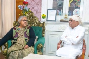 ओलीका बुवालाई श्रद्धान्जली दिन पति च्यापेर प्रधानमन्त्री गुण्डुमा प्रकट