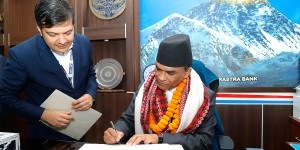 नयाँ गभर्नरले पाँच सय र हजारको नोटमा हस्ताक्षर धस्काईहाल्ने