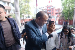 कांग्रेस सभापतिबाट दिएको राजीनामा निष्क्रिय भएपछि गगन खुसीले गद्-गद्