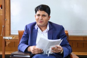 सिडिओ चलाउन नसकेका गोगनलाई कैलालीबाट नत्थी लगाएरै मन्त्रालय तानियो