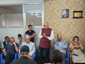 फाटेको कांग्रेस सिलाउन शेखर कोइराला कस्सिए, क-कसले साथ दिए ?