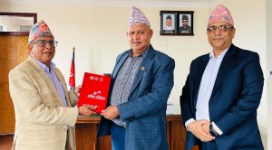 लुम्बिनी प्रदेश लोक सेवा आयोगले मुख्यमन्त्रीलाई बुझायो सातौँ वार्षिक प्रतिवेदन