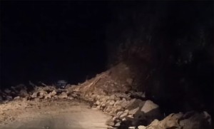 जवाङ खोलामा सुक्खा पहिरो, मुग्लिन काठमाडौँ सडक खण्ड पूर्ण अवरुद्ध