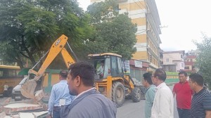 चार रोपनी सरकारी जग्गा हडपेको लोयल्टीमा चल्यो प्राधिकरणको डोजर