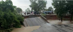 निरन्तरको वर्षाका कारण मेची राजमार्ग अन्तर्गत इलामको रामदुवाली सडकखण्ड अवरुद्ध