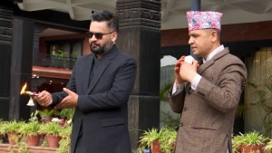 पूजापाठ गरेर प्रधानमन्त्री निवास बालुवाटारमा बालेनले उचाले दाहिने खुट्टो 