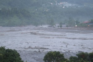 भोटेकोसीमा नदीको बहाव बढ्यो, सतर्कता अपनाउन अनुरोध