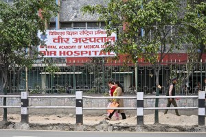 आफैंले आफैंलाई आगो लगाएका गणेश नेपालीको कस्तो छ पछिल्लो स्वास्थ्य अवस्था ?