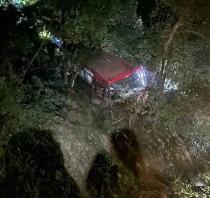 पिकनिकबाट फर्किएको गाडी दुर्घटना हुँदा तीन जनाको मृत्यु