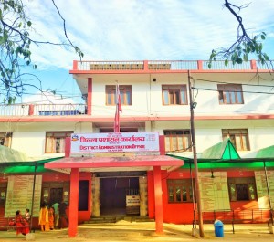 बारामा एमालेका कार्यकर्ता र जेनजी युवाबीच झडप, विमानस्थलको गेट तोडफोड