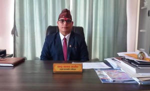 रवि लामिछानेको निर्वाचन क्षेत्रको पालिकाका प्रमुख प्रशासकीय अधिकृत कार्यकक्षमै कुटिए 