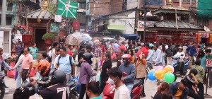 दसैं नजिकिएसँगै बजारमा किनमेल गर्नेको घुइँचो
