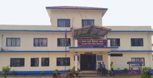 रातो नदीको पुलमा शंकास्पद वस्तु फेला, बम विस्फोट हुँदा दुई जना घाइते