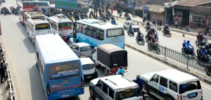 सार्वजनिक सवारीसाधन चल्न थाले, यातायात व्यवसायीको आन्दोलन रित्तै
