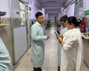 राहदानी विभाग अगाडि आफ्नै ज्यानमा आगो लगाएका युवाको वीर अस्पतालमै उपचार जारी