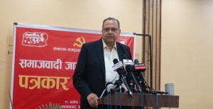 पूर्वप्रधानमन्त्री झलनाथले प्रचण्ड र माधवलाई एकैसाथ फर्काईदिए पिठ्यूँ