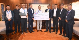 कर्मचारी सञ्चय कोषले बाढीपिडितका लागि दुई करोड ५० लाख कोषमा जम्मा गर्यो
