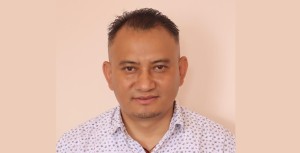 प्रहरीको आँखा छल्ने पालिका अध्यक्ष प्रधानमन्त्री भेटे लगत्तै खोरमा किन थुनिए ?