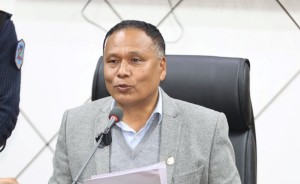 पदभन्दा आत्मसम्मान ठूलो हुने भन्दै कुलमानले झण्डा र डण्डा त्यागे 