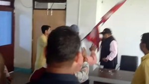 नयाँ मुख्यमन्त्री जलेश्वर मन्दिर पुग्दा मुख्यमन्त्रीको कुर्सी मिल्काईयो 