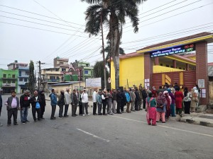 उदयपुरमा प्रहरीकै हतियारबाट गोली चल्यो, मतपेटिकामा क्षति