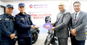 परोपकारी काममा अब्बल मुक्तिनाथ, दुई थान बाईक दिएर पुलिसलाई दियो साथ