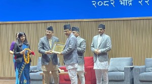 जलस्रोत तथा सिँचाइ विभागका महानिर्देशक बरालले पाए ‘निजामती सेवा पुरस्कार’