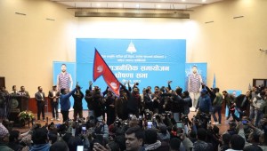 दलका नेताले खनेको खाल्डोमा जनताले पुर्ने भन्दै यसरी कुर्लिए रवि लामिछाने