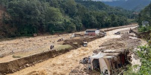 रोशी खोलामा आएको बाढीले बगाएर डिभिजन सडकका कर्मचारीको मृत्यु 