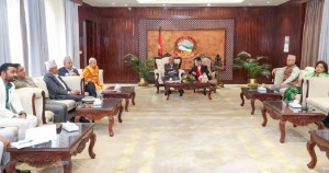 प्रधानमन्त्री ओलीले डाकेको सत्तापक्षीय दलको बैठकलाई क-कसले फर्काए पिठ्यू  ?