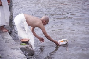 सोह्र श्राद्ध आजदेखि सकियो, तर्पण, सिदादान र पिण्डदान गरी समापन गरिँदै