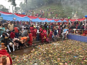 आज आमाको मुख हेर्ने दिन, मातातीर्थमा ठेलामठेल