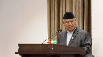 वालेन्द्रले मस्तिस्कमा उत्तर कोरिया बोकेर हिडेको भन्दै कांग्रेस दलका नेता भीष्मराज कुर्लिए 