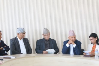 एमाले संसदीय दलको बैठक बादलको कप्तानीमा च्यासलमा चालू 