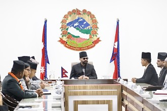 पूर्वप्रधानमन्त्री ओली र तत्कालीन गृहमन्त्री लेखकलाई पक्राउ गर्न गणित मिलाइदै