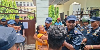 मिटरब्याज पीडित महिलाद्वारा जिल्ला अदालत अगाडि आत्मदाहको प्रयास