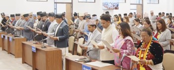 म्यादी सभामुख केसीले नयाँ सांसदलाई खुवाए शपथ