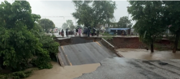 निरन्तरको वर्षाका कारण मेची राजमार्ग अन्तर्गत इलामको रामदुवाली सडकखण्ड अवरुद्ध