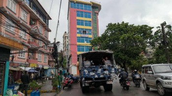 अनामनगरको साततले घरमा चल्यो डोजर