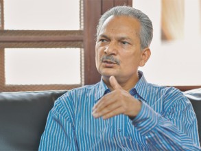 नेपालले दायाँबायाँ नहेरी चीन र भारतबाट लाभको डोको भर्नु पर्ने दिए सुझाव