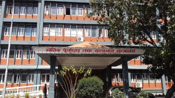 यी सात जना अटेरी इन्जिनियरलाई पूर्वाधार विकास मन्त्रालयले डण्डा बर्साउने