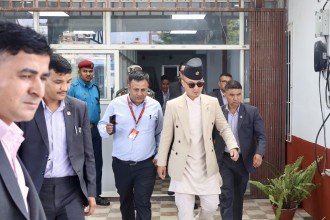 उद्धार तयारीका लागि गृहमन्त्री सुधन गुरुङ त्रिभुवन अन्तर्राष्ट्रिय विमानस्थलमा खडा 