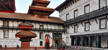 हनुमानढोकाको दशैंघरमा ५४ बोका र ५४ राँगाको बलिसहित कालरात्री पूजा