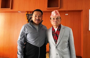 बुधबार नियुक्ति पाएका उर्जा राज्यमन्त्री खम्बीरलाई प्रधानमन्त्रीले शुक्रबार सबेरै सपथ खुवाउने