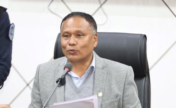 पदभन्दा आत्मसम्मान ठूलो हुने भन्दै कुलमानले झण्डा र डण्डा त्यागे 