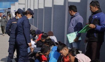 निर्वाचन प्रहरीका लागि दरखास्त दिनेको लर्को, कति हुँदैछन् भर्ति ?