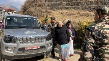 सत्ता छोड्नु अघि सेनाको हेलिकोप्टरमा प्रधानमन्त्री रारा रारा तालमा सयर