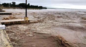 सप्तकोशी नदीमा पानीको सतह बढ्यो, ३१ ढोका खोलिए