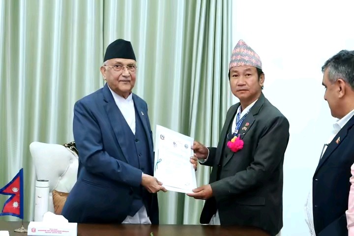 प्रधानमन्त्री ओलीले धरानका मेयरलाई दिए समय, फुर्क्याएर के-के भने ?
